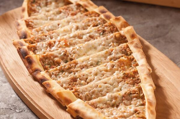 Kıymalı-Kaşarlı Pide
