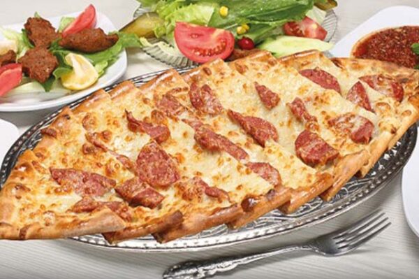 Sucuklu Pide